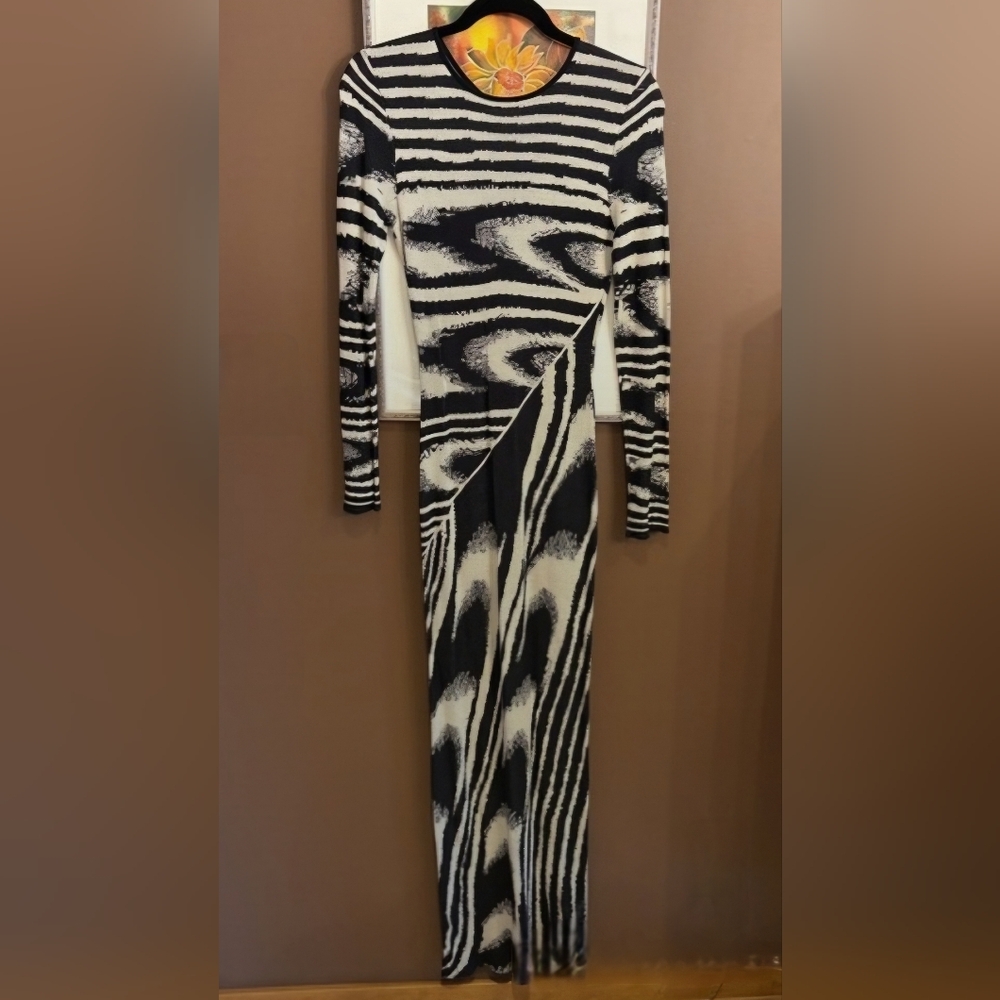 73. COMMENSE Medium Long Sleeve Black and White Soft Knit Maxi Dress